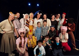 Первоклассники школы «Наукоград» МФЮА побывали на спектакле «Кошкин дом»