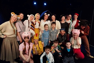 Первоклассники школы «Наукоград» МФЮА побывали на спектакле «Кошкин дом»